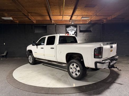 Used 2014 Chevrolet Silverado 2500 LT w/ Interior Plus Package AWD/4WD image 3