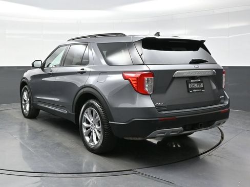 Used 2022 Ford Explorer XLT w/ Equipment Group 202A AWD/4WD image 5