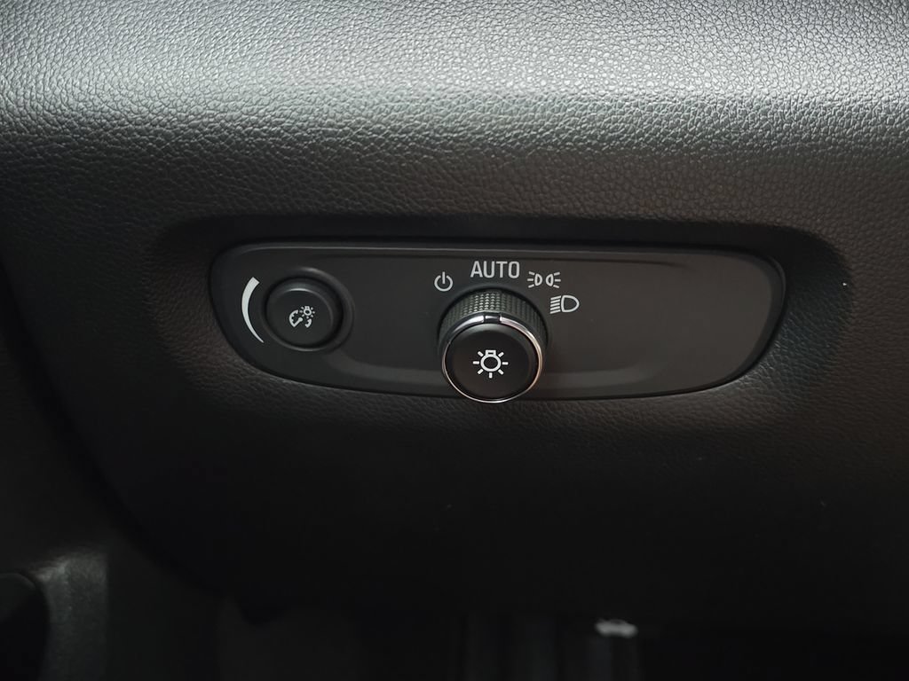 Used 2023 Chevrolet Traverse LT FWD image 23