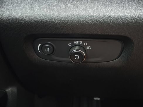 Used 2023 Chevrolet Traverse LT FWD image 23