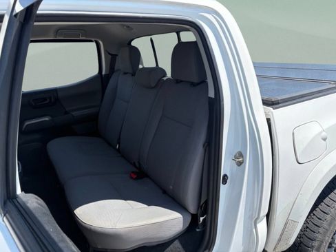 Used 2018 Toyota Tacoma SR5 RWD image 23