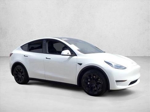 Used 2022 Tesla Model Y Long Range AWD/4WD image 6
