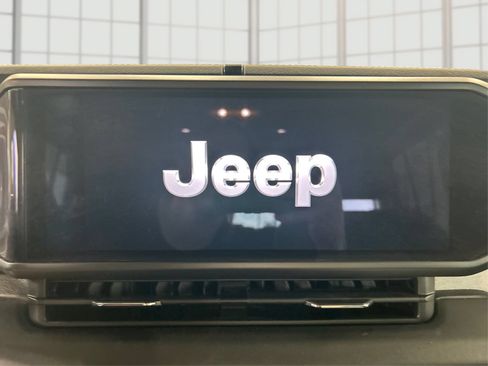 Used 2024 Jeep Wrangler Unlimited Sahara AWD/4WD image 12