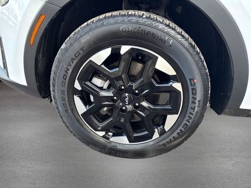 Certified 2025 Kia Sorento S image 12