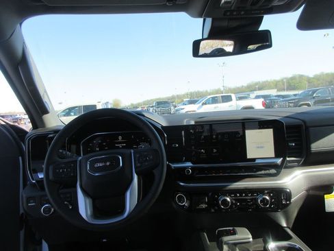 New 2026 GMC Sierra 1500 SLT image 17