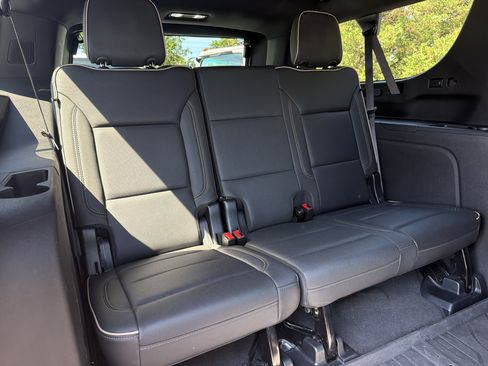 Used 2023 GMC Yukon XL SLT w/ SLT Luxury Package AWD/4WD image 33