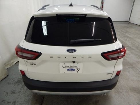 New 2025 Ford Escape SE FWD image 5