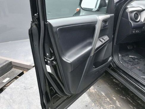 Used 2018 Toyota RAV4 XLE image 18