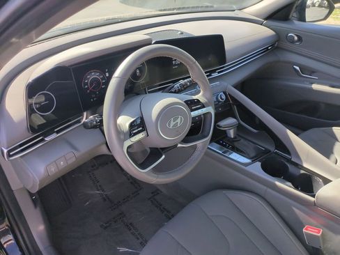 Used 2025 Hyundai Elantra SEL FWD image 14