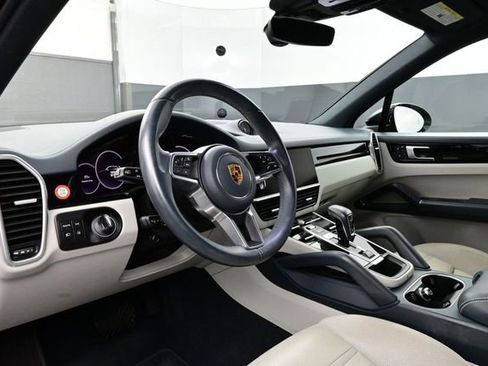 Certified 2022 Porsche Cayenne Platinum Edition AWD/4WD image 4