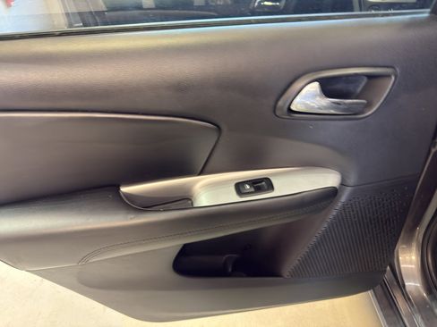 Used 2016 Dodge Journey SE image 28