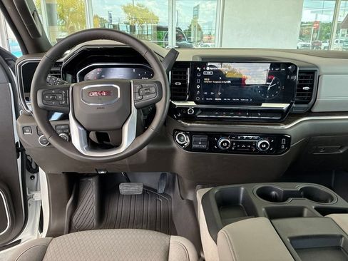 Used 2025 GMC Sierra 1500 SLE w/ X31 Off-Road Package AWD/4WD image 17