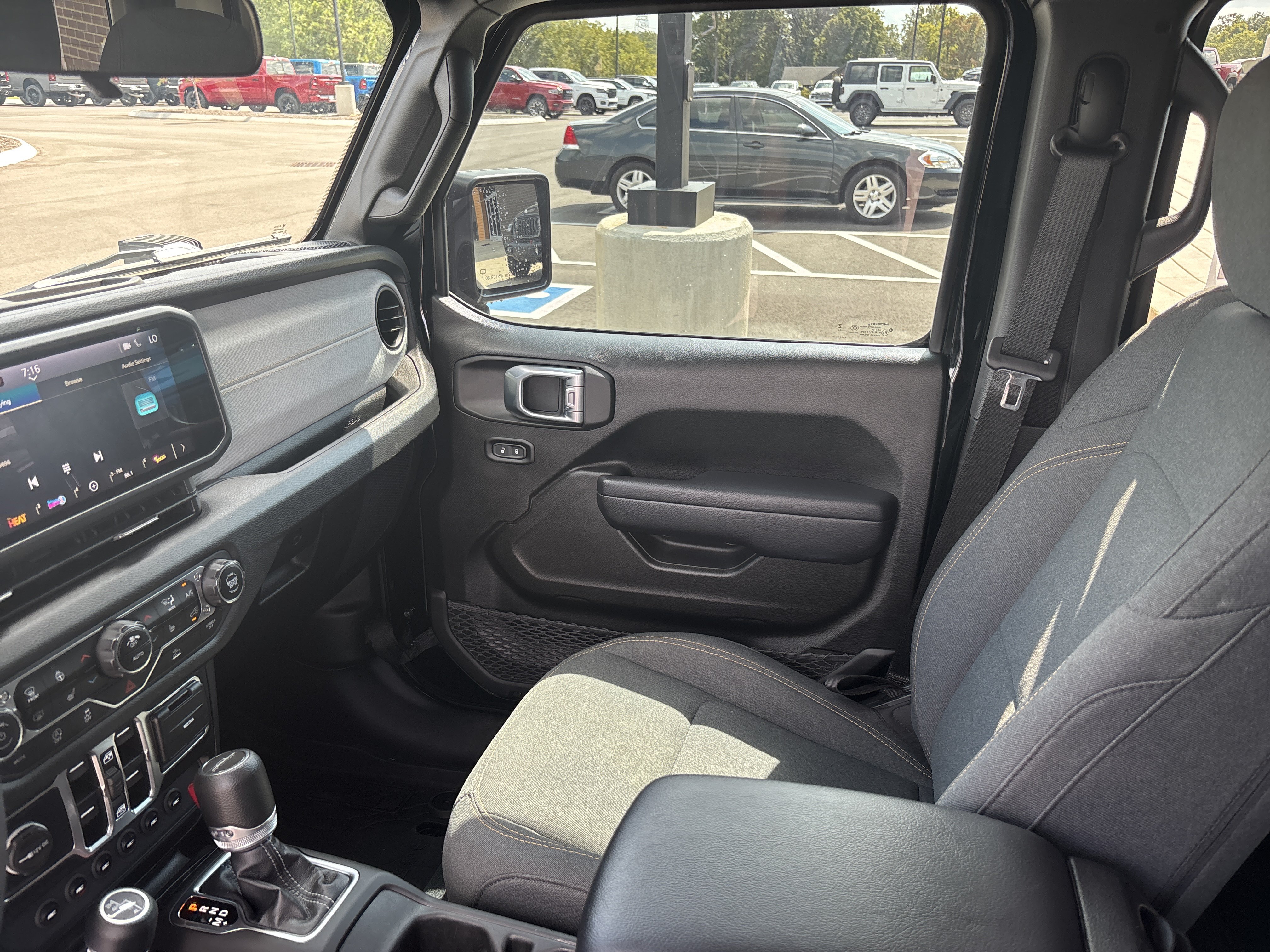 Used 2024 Jeep Gladiator Sport AWD/4WD image 14