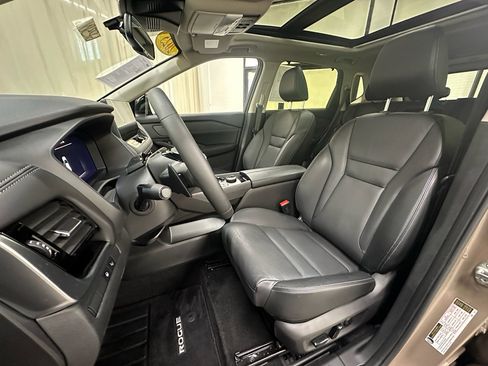 Used 2025 Nissan Rogue SL w/ Tech Package AWD/4WD image 24