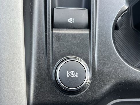 Used 2025 Ford Explorer Active w/ Active Comfort Package image 9