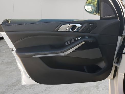 Used 2022 BMW X7 xDrive40i w/ M Sport Package image 26