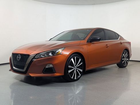 Used 2019 Nissan Altima 2.5 SR FWD image 3