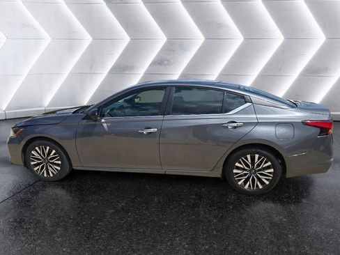 Used 2025 Nissan Altima 2.5 SV FWD image 8
