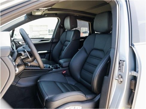 New 2025 Porsche Macan S image 5