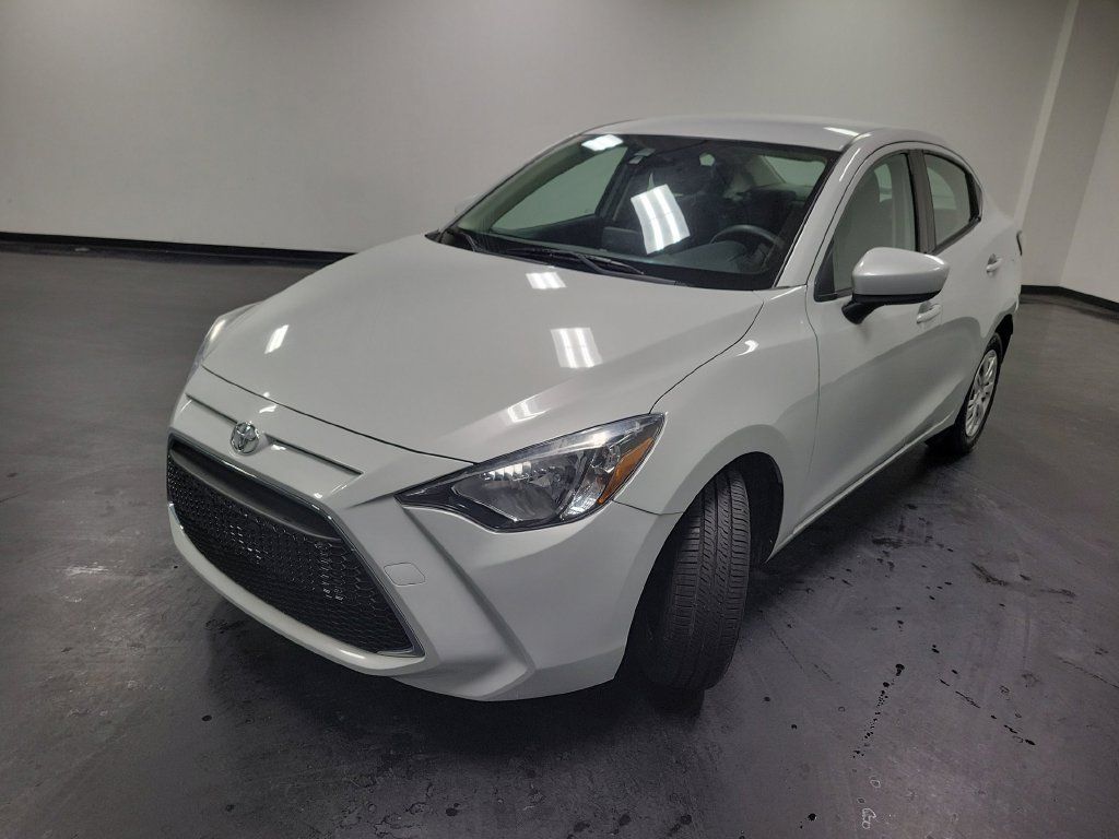 Used 2019 Toyota Yaris L FWD image 4