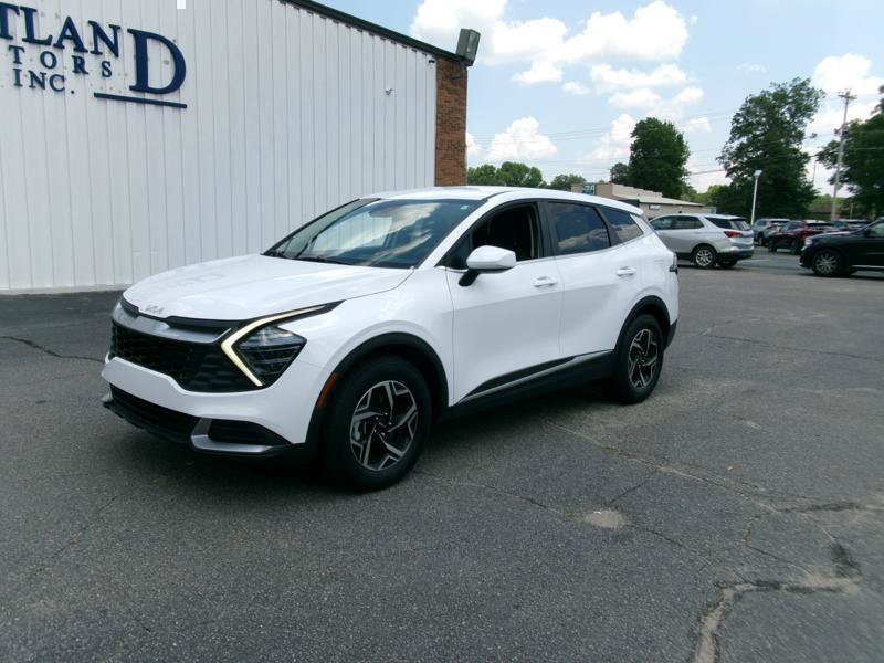 Used 2025 Kia Sportage LX FWD image 2