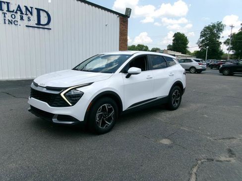 Used 2025 Kia Sportage LX FWD image 2