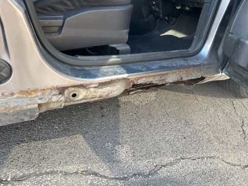 Used 2010 Ford Focus SE image 12