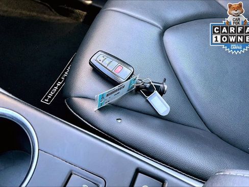 Used 2021 Toyota Highlander XLE image 31