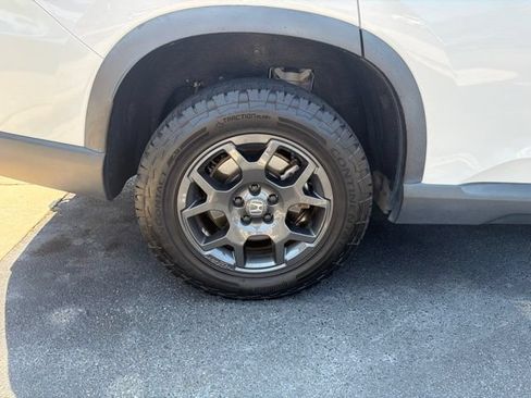 Used 2025 Honda Pilot TrailSport image 13