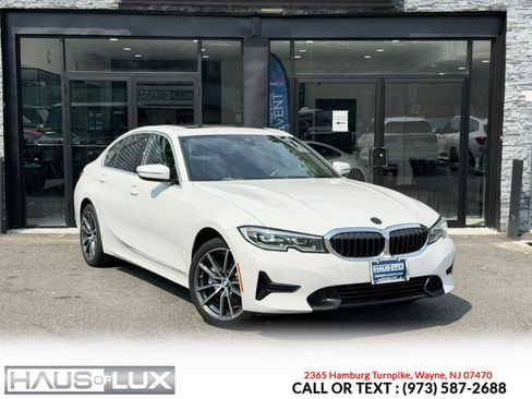 Used 2019 BMW 330i xDrive Sedan w/ Premium Package AWD/4WD image 3