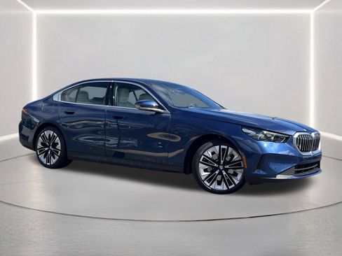Used 2024 BMW 530i w/ Premium Package image 2