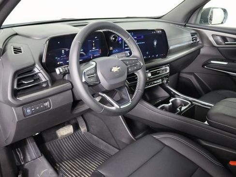 Used 2026 Chevrolet Traverse LT w/ Driver Confidence Package image 28