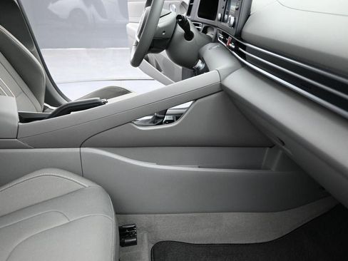 New 2025 Hyundai Elantra Sport image 32