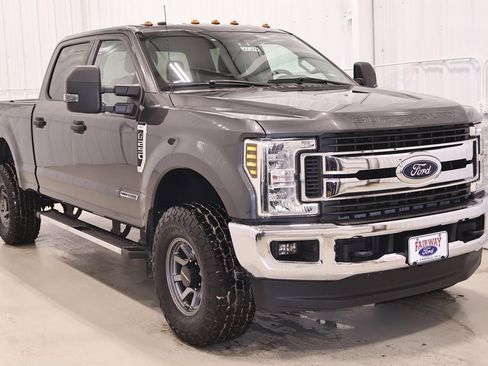 Certified 2019 Ford F250 XLT w/ XLT Value Package image 4