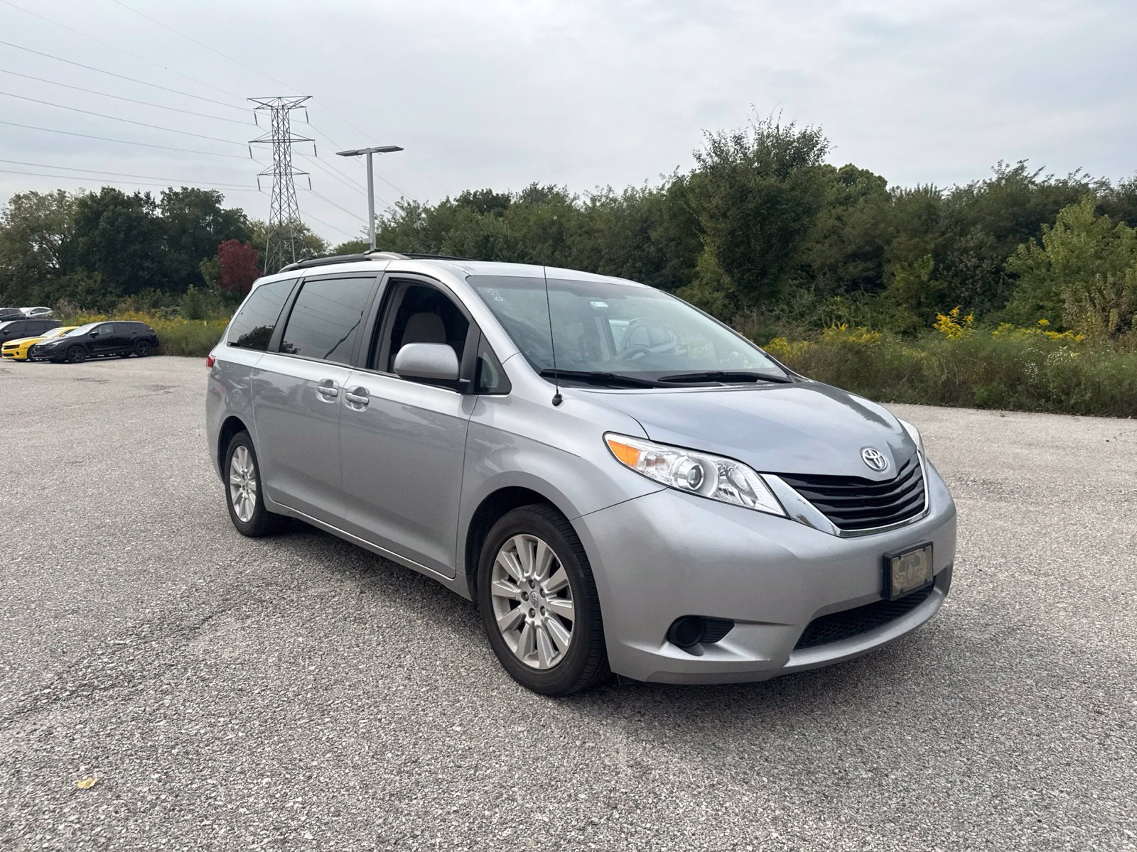 Used 2012 Toyota Sienna LE w/ Towing Pkg AWD/4WD image 9