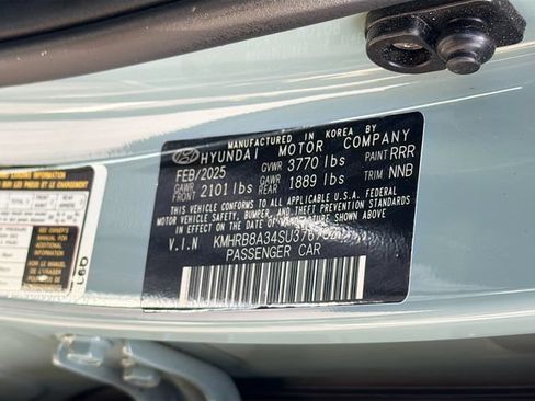 Certified 2025 Hyundai Venue SE FWD image 28
