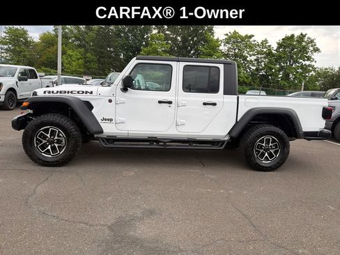 Used 2024 Jeep Gladiator Rubicon w/ Convenience Group AWD/4WD image 2