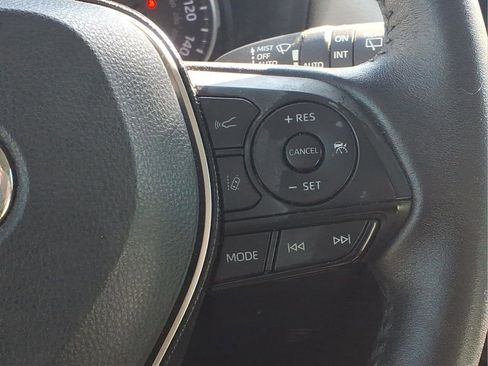 Used 2021 Toyota RAV4 XLE Premium image 16