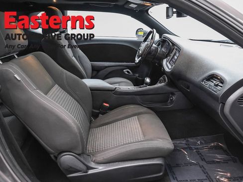 Used 2022 Dodge Challenger SXT w/ Driver Convenience Group RWD image 22