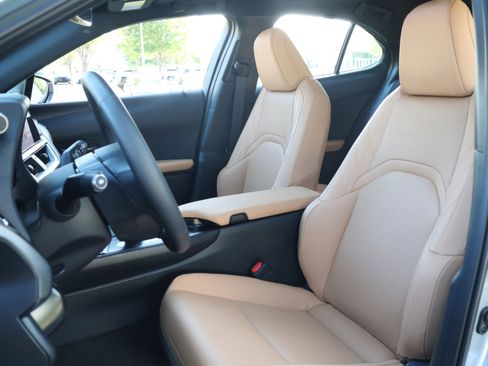 Certified 2025 Lexus UX 300h AWD w/ Accessory Package (Z2) image 32