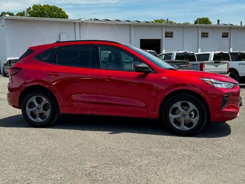 Used 2023 Ford Escape ST-Line w/ Tech Pack #1 AWD/4WD image 2