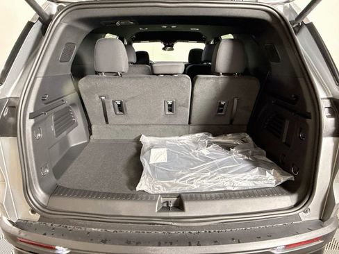 New 2026 Chevrolet Traverse LT w/ Midnight/Sport Edition FWD image 25