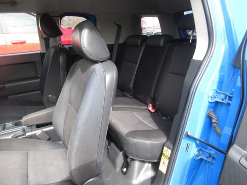 Used 2007 Toyota FJ Cruiser Base 4dr SUV 4WD (4L V6 5A) image 18