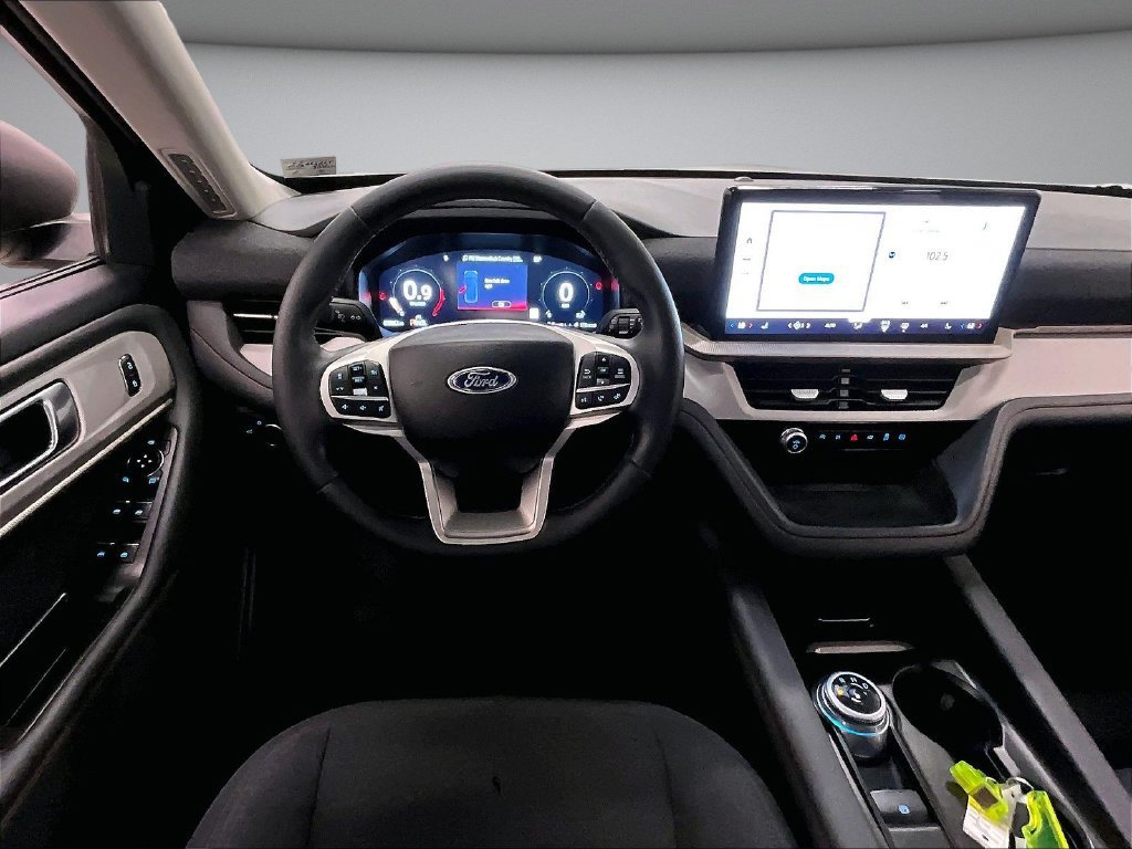 Used 2025 Ford Explorer Active AWD/4WD image 8
