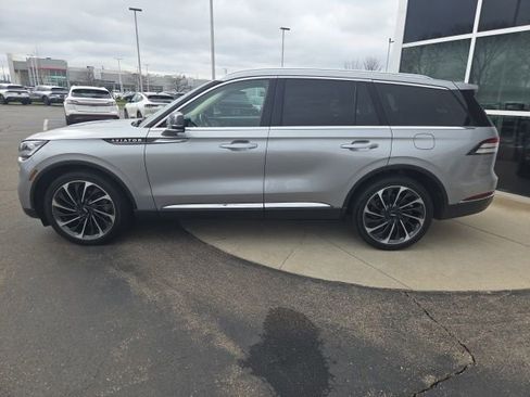 Used 2023 Lincoln Aviator Reserve w/ Equipment Group 201A image 4