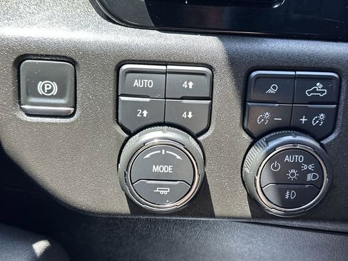 Used 2025 Chevrolet Silverado 1500 LTZ w/ LTZ Premium Package AWD/4WD image 31