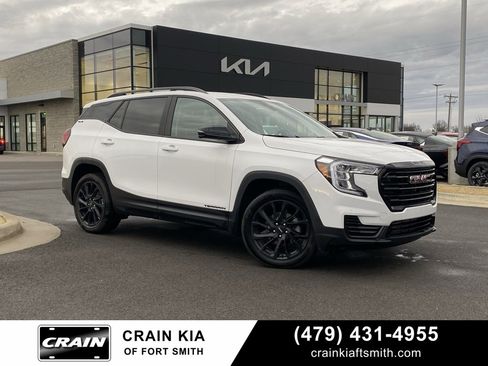 Used 2024 GMC Terrain SLE w/ Driver Convenience Package image 1