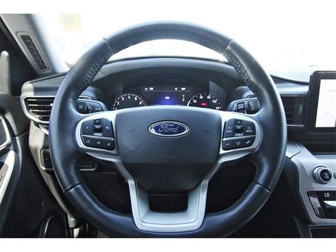 Used 2020 Ford Explorer XLT w/ Equipment Group 202A image 15