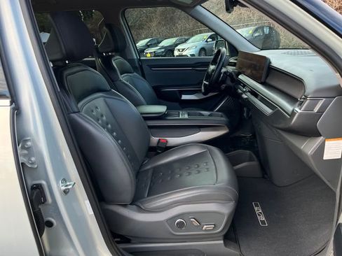 Used 2024 Kia EV9 Wind image 11