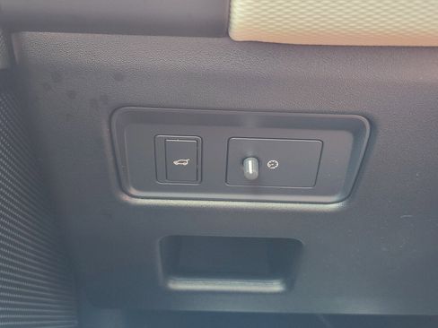 Certified 2025 Land Rover Discovery Dynamic SE AWD/4WD image 18